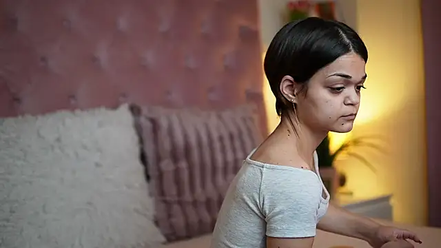 Snapshot of MaiaMini chatting on October 7, 2025, 8:21 pm MaiaMini online show from October 7, 2025, 8:21 pm