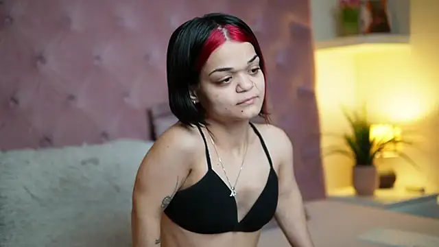 MaiaMini online show from December 15, 2025, 9:42 pm