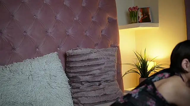 Snapshot of MaiaMini chatting on October 10, 2025, 10:54 pm MaiaMini online show from October 10, 2025, 10:54 pm