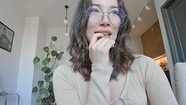 Snapshot of mey_baee chatting on February 16, 2026, 7:18 am mey baee online show from February 16, 2026, 7:18 am