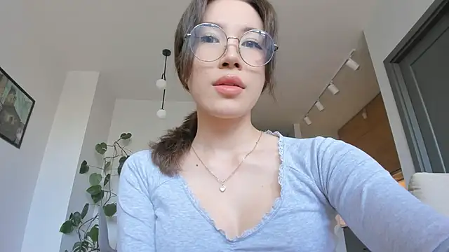 Snapshot of mey_baee chatting on February 23, 2026, 8:37 am mey baee online show from February 23, 2026, 8:37 am