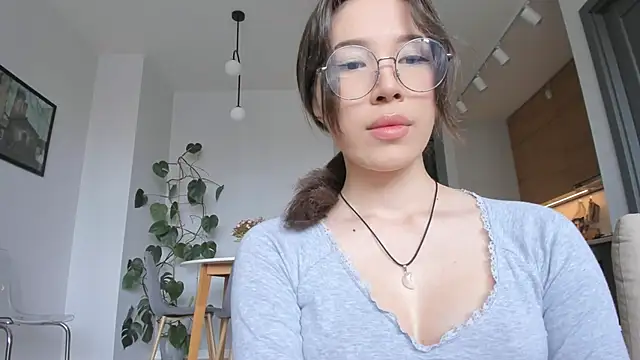 Snapshot of mey_baee chatting on March 7, 2026, 8:43 am mey baee online show from March 7, 2026, 8:43 am