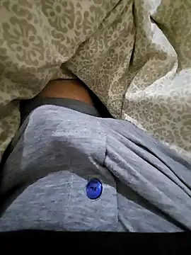 Snapshot of skiciyunis chatting on November 18, 2025, 8:45 pm skiciyunis online show from November 18, 2025, 8:45 pm