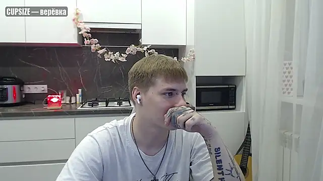 Snapshot of yourlildemon chatting on June 13, 2026, 8:07 pm yourlildemon online show from June 13, 2026, 8:07 pm
