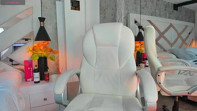 Charliee Jhonson  online show from February 22, 2025, 3:45 am