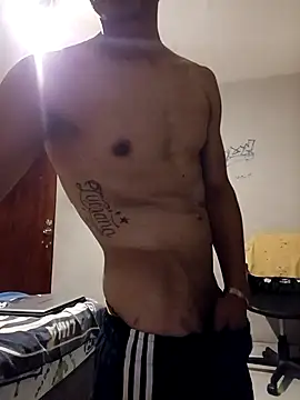 Snapshot of LeonRoots chatting on February 28, 2026, 11:48 pm LeonRoots online show from February 28, 2026, 11:48 pm