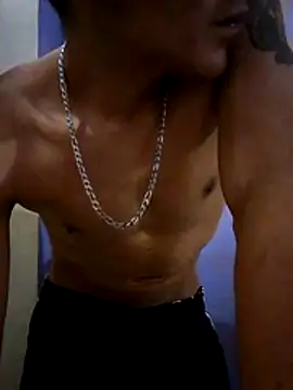 Snapshot of LeonRoots chatting on February 6, 2026, 1:18 pm LeonRoots online show from February 6, 2026, 1:18 pm