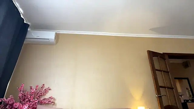 Snapshot of selena_shawty chatting on March 18, 2026, 7:44 am selena shawty online show from March 18, 2026, 7:44 am