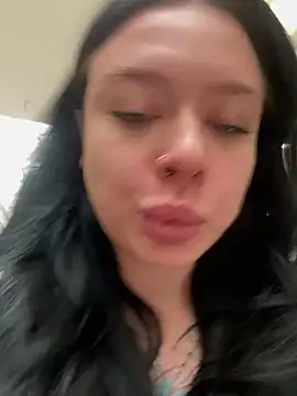 Snapshot of AlishaPrettyBlade chatting on May 15, 2026, 5:27 am AlishaPrettyBlade online show from May 15, 2026, 5:27 am