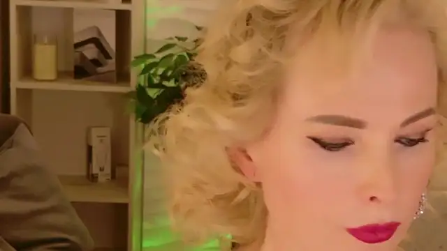 Snapshot of Sandra_Kind chatting on April 27, 2026, 5:27 am Sandra Kind online show from April 27, 2026, 5:27 am