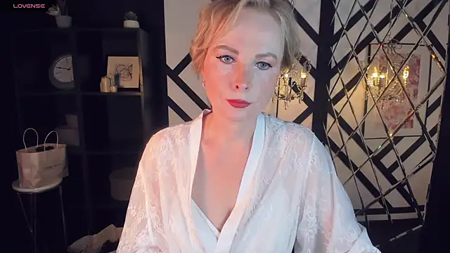 Snapshot of Sandra_Kind chatting on February 21, 2025, 5:35 am Sandra Kind online show from February 21, 2025, 5:35 am