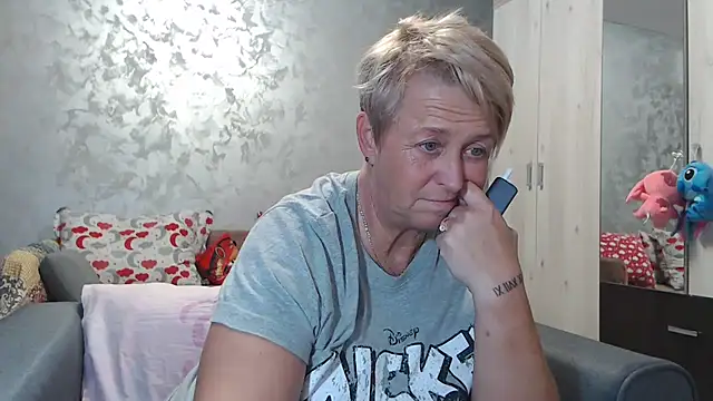 RosesandLillies online show from November 9, 2025, 4:55 pm