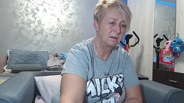 Snapshot of RosesandLillies chatting on March 3, 2026, 5:53 pm RosesandLillies online show from March 3, 2026, 5:53 pm