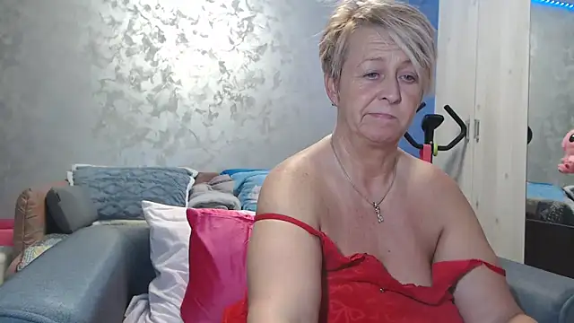 Snapshot of RosesandLillies chatting on March 4, 2026, 5:42 pm RosesandLillies online show from March 4, 2026, 5:42 pm