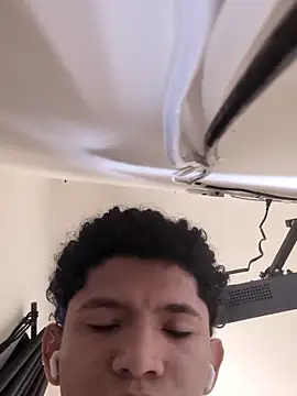 Snapshot of Magno_03 chatting on October 24, 2025, 3:55 pm Magno 03 online show from October 24, 2025, 3:55 pm