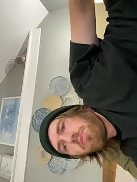 Snapshot of Explosive_andyy chatting on October 28, 2025, 11:31 am Explosive andyy online show from October 28, 2025, 11:31 am