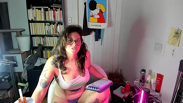 Rosiee69  online show from September 29, 2025, 10:37 pm