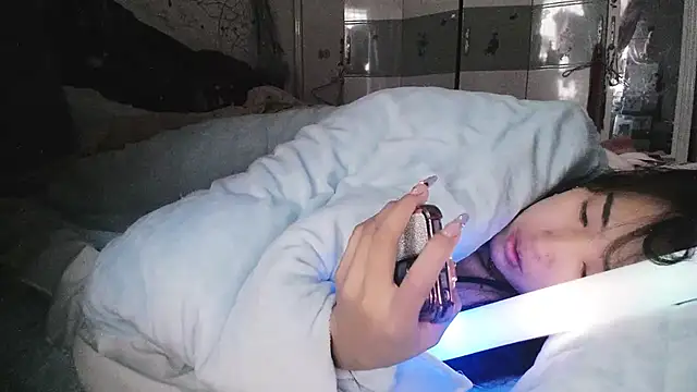 Snapshot of hebe-02 chatting on December 4, 2025, 1:48 am hebe-02 online show from December 4, 2025, 1:48 am