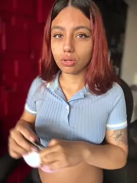 Snapshot of Emily-teen chatting on November 11, 2025, 1:39 pm Emily-teen online show from November 11, 2025, 1:39 pm