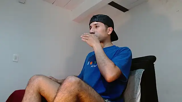 AngelHil online show from April 13, 2026, 1:53 am