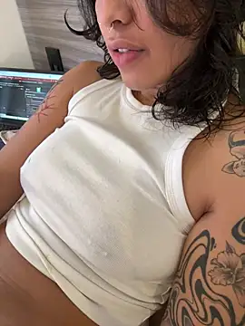Snapshot of Alice_surprise chatting on July 7, 2026, 1:36 pm Alice surprise online show from July 7, 2026, 1:36 pm