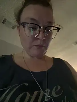 HTXBELLE online show from April 30, 2026, 3:52 pm