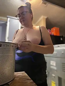 HTXBELLE online show from May 6, 2026, 3:54 am