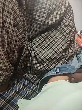 Snapshot of indian_couple4 chatting on November 25, 2025, 8:14 am indian couple4 online show from November 25, 2025, 8:14 am