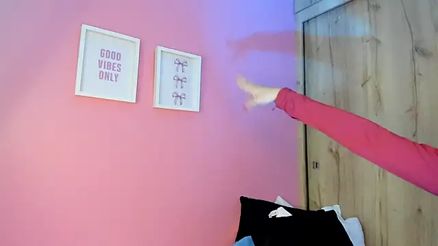 TANIA 06 online show from April 18, 2026, 7:07 pm