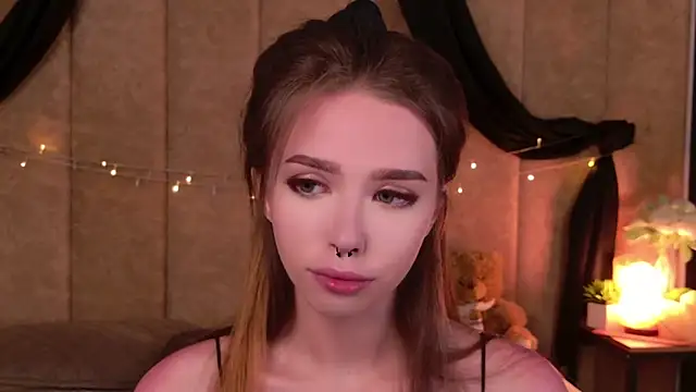 Snapshot of Sierra_Fane chatting on September 8, 2025, 8:41 pm Sierra Fane online show from September 8, 2025, 8:41 pm