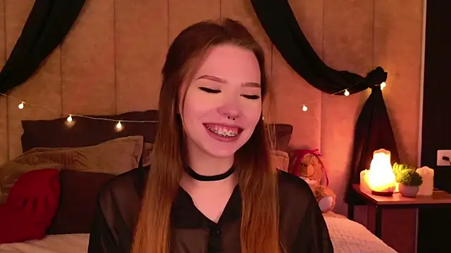 Snapshot of Sierra_Fane chatting on March 6, 2025, 7:43 pm Sierra Fane online show from March 6, 2025, 7:43 pm
