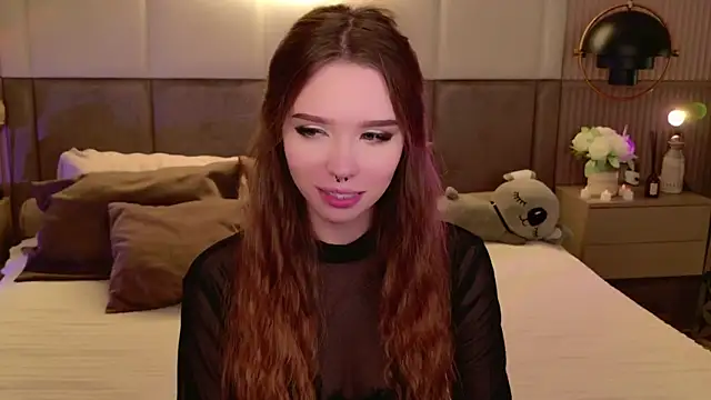 Snapshot of Sierra_Fane chatting on March 18, 2025, 11:42 pm Sierra Fane online show from March 18, 2025, 11:42 pm