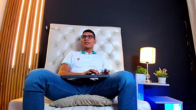 mike  cute online show from February 26, 2025, 12:27 pm