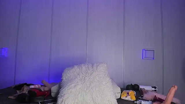 sasha riverss online show from March 9, 2026, 7:06 pm