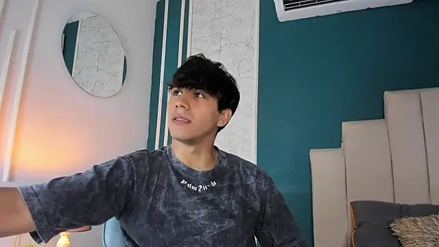 Snapshot of Allex_Cano chatting on February 11, 2026, 8:20 pm Allex Cano online show from February 11, 2026, 8:20 pm