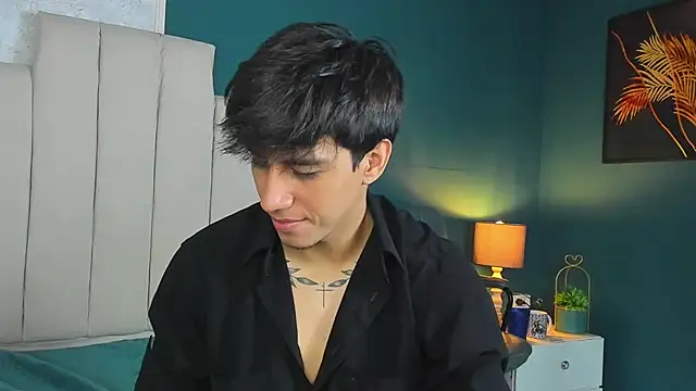 Snapshot of Allex_Cano chatting on November 18, 2025, 11:02 am Allex Cano online show from November 18, 2025, 11:02 am