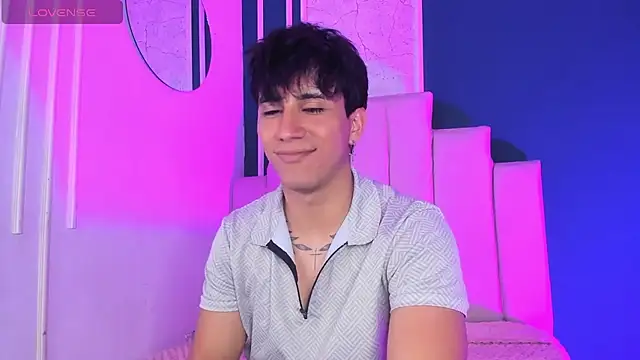 Snapshot of Allex_Cano chatting on November 8, 2025, 3:43 am Allex Cano online show from November 8, 2025, 3:43 am