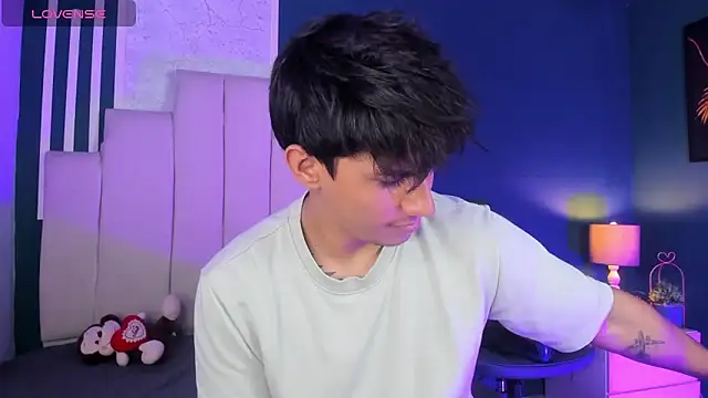 Snapshot of Allex_Cano chatting on November 16, 2025, 11:15 am Allex Cano online show from November 16, 2025, 11:15 am