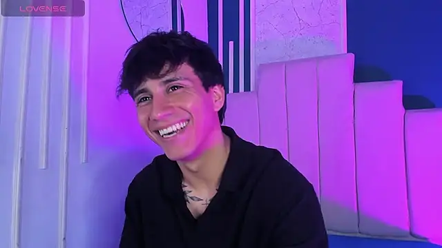 Snapshot of Allex_Cano chatting on November 12, 2025, 3:43 am Allex Cano online show from November 12, 2025, 3:43 am