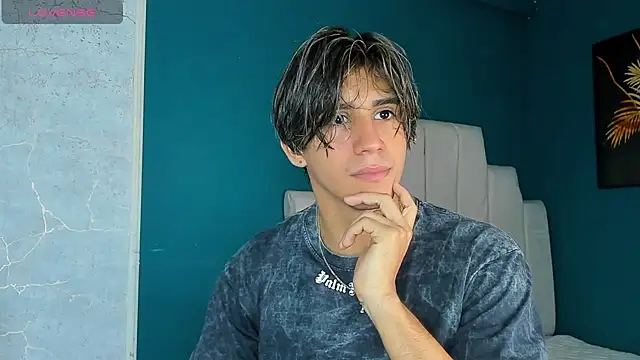 Snapshot of Allex_Cano chatting on October 11, 2025, 4:57 am Allex Cano online show from October 11, 2025, 4:57 am