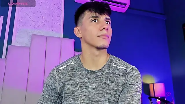 Snapshot of Allex_Cano chatting on November 27, 2025, 10:10 pm Allex Cano online show from November 27, 2025, 10:10 pm