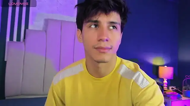 Snapshot of Allex_Cano chatting on November 17, 2025, 11:14 am Allex Cano online show from November 17, 2025, 11:14 am