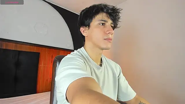 Snapshot of Allex_Cano chatting on February 26, 2026, 8:42 pm Allex Cano online show from February 26, 2026, 8:42 pm