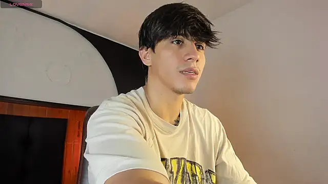 Snapshot of Allex_Cano chatting on March 1, 2026, 8:31 pm Allex Cano online show from March 1, 2026, 8:31 pm