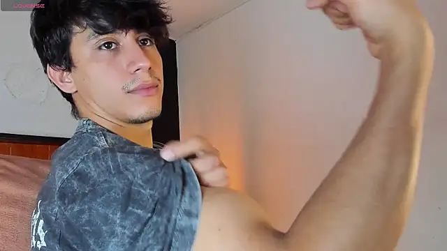 Snapshot of Allex_Cano chatting on March 4, 2026, 8:49 pm Allex Cano online show from March 4, 2026, 8:49 pm