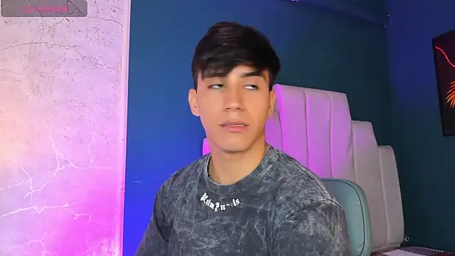 Snapshot of Allex_Cano chatting on December 16, 2025, 3:44 am Allex Cano online show from December 16, 2025, 3:44 am