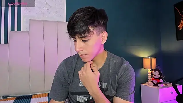 Snapshot of Allex_Cano chatting on December 1, 2025, 6:31 pm Allex Cano online show from December 1, 2025, 6:31 pm