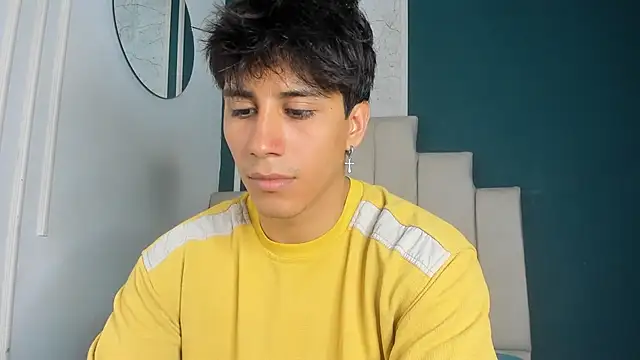 Snapshot of Allex_Cano chatting on November 9, 2025, 5:22 am Allex Cano online show from November 9, 2025, 5:22 am