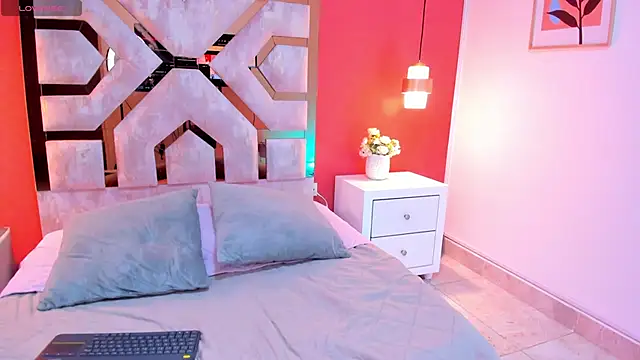 Zamira Taylor online show from October 10, 2025, 11:38 pm