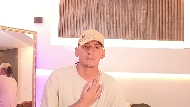 aron and paula online show from December 2, 2025, 3:52 am